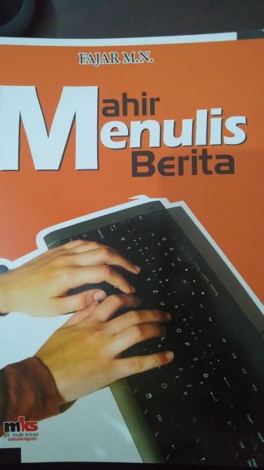 Mahir Menulis Berita