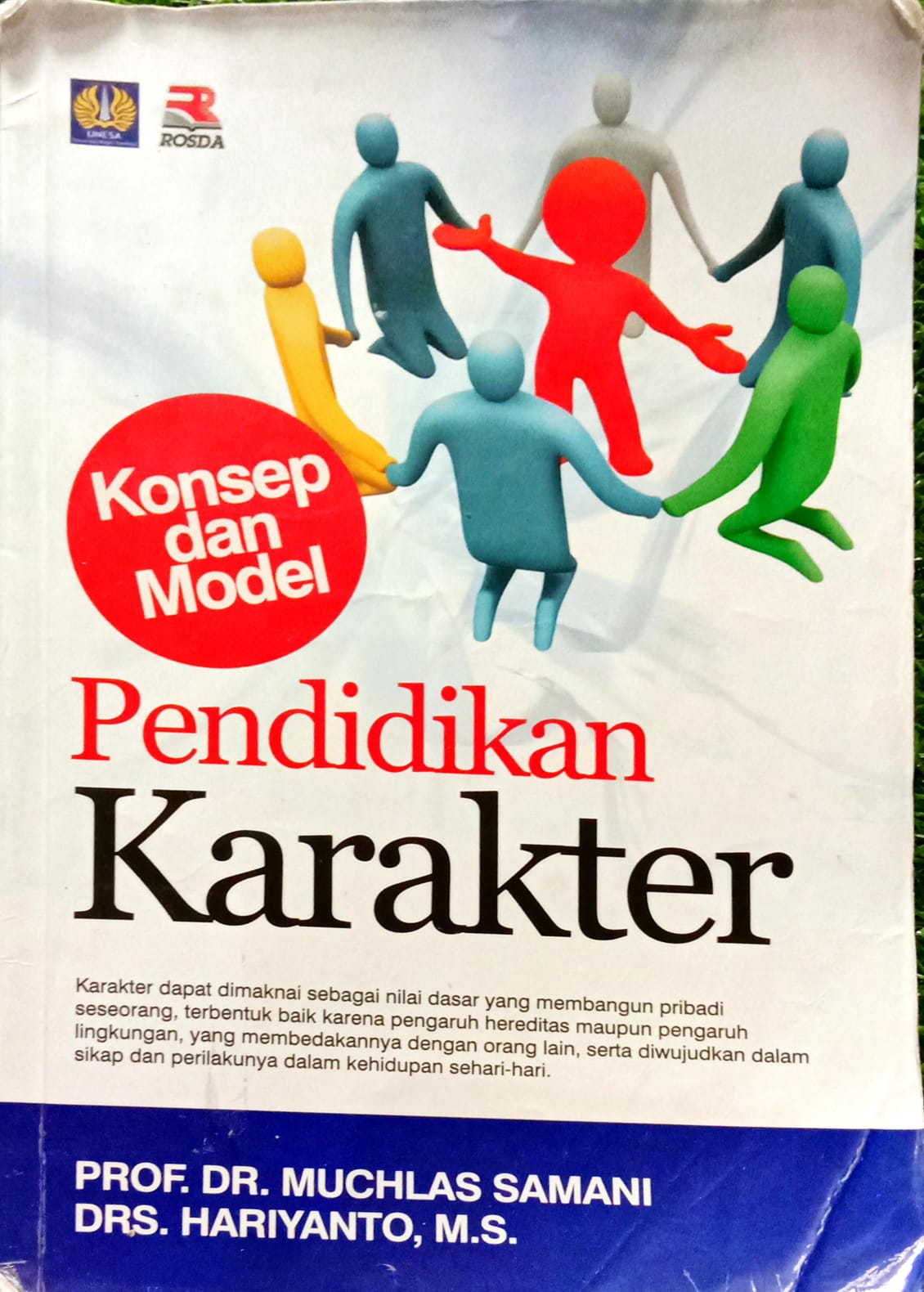 Konsep dan Model Pendidikan Karakter: Karakter dapat dimaknai sebagai nilai dasar yang membangun pribadi seseorang, terbentuk baik karena pengaruh hereditas maupun pengaruh lingkungan, yang membedakannya dengan orang lain, serta diwujudkannya dalam sikap dan perilakunya dalam kehidupan sehari-hari